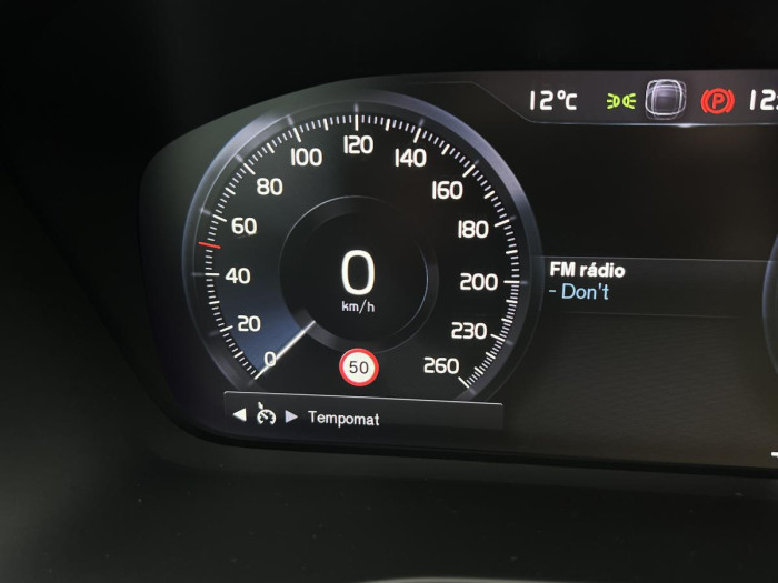 Volvo XC40 D3 INSCRIPTION 1.maj REZERVACE 2.0 d