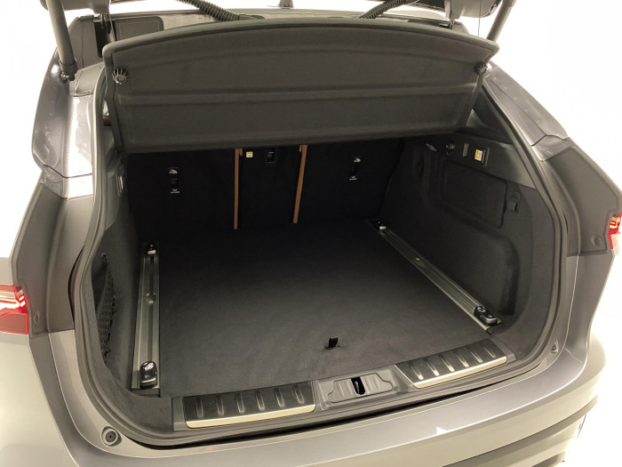 Jaguar F-Pace D300 R-DYNAMIC HSE REZERVACE 3.0 d Dynamic