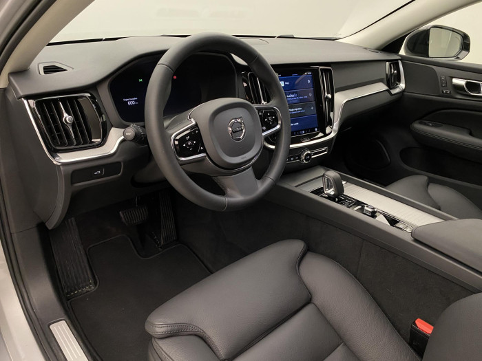 Volvo V60 B4 PLUS DARK AUT 1.maj
