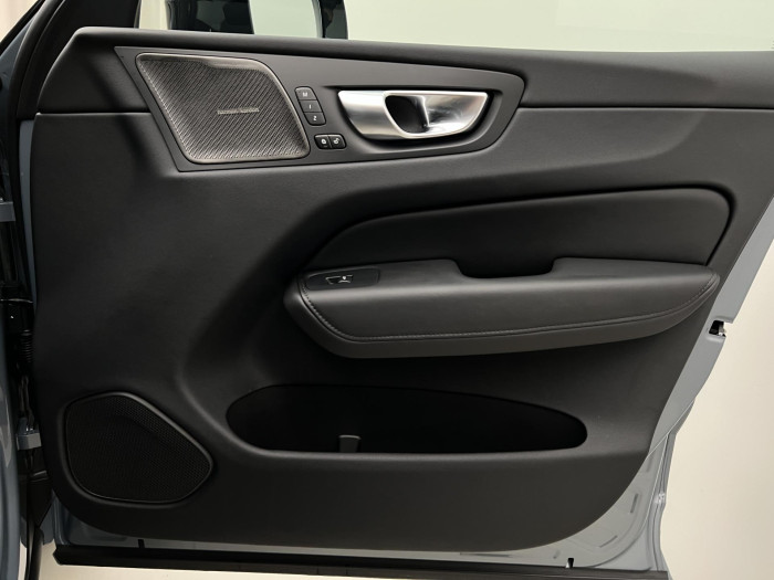 Volvo XC60 B4 AWD PLUS DARK AUT 1.maj.