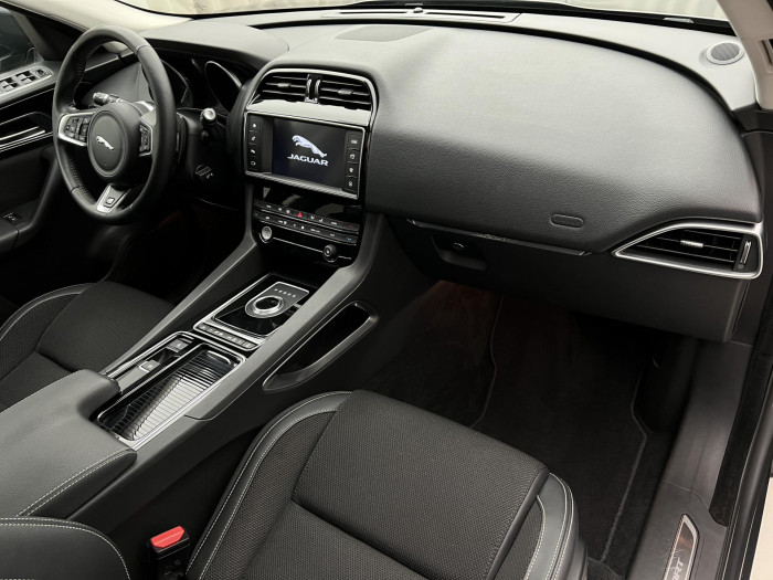 Jaguar F-Pace 20d R-SPORT AWD AUT CZ 2.0 d Sport