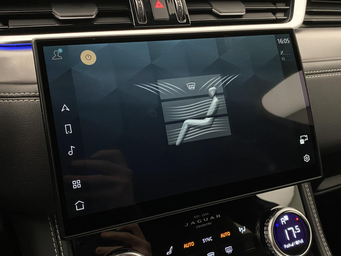 Jaguar F-Pace D300 R-DYNAMIC SE REZERVACE 3.0 d Dynamic SE