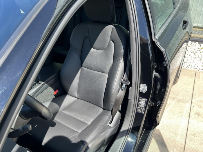 Volvo V90 D4 MOMENTUM POLESTAR Aut CZ 2.0 d Momentum