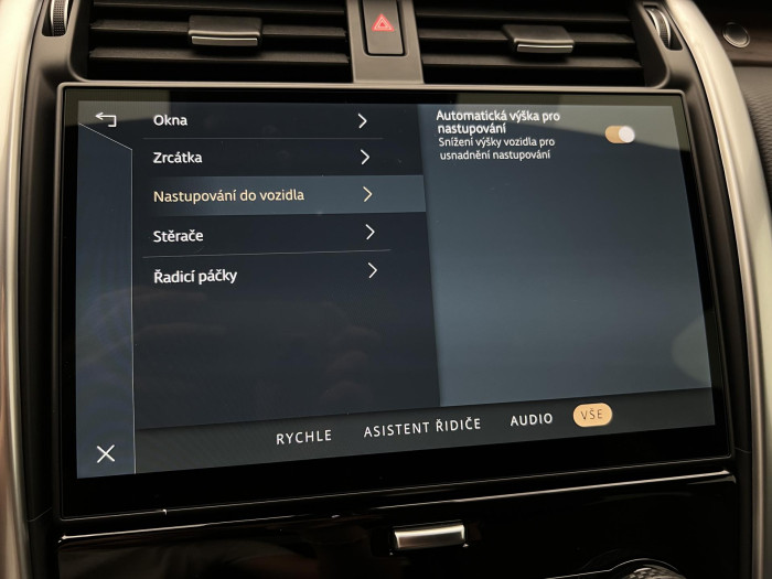 Land Rover Discovery D250 DYNAMIC SE AWD AUT CZ 3.0 d Dynamic SE