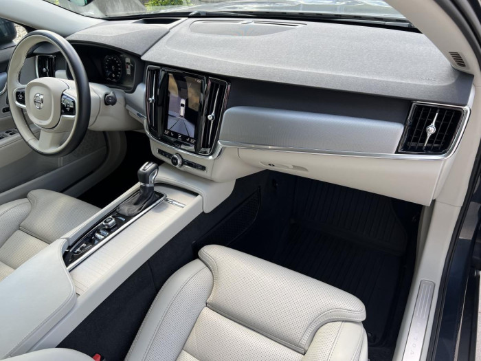 Volvo V90 CROSS COUNTRY D4 AWD Aut 1.maj 2.0 d