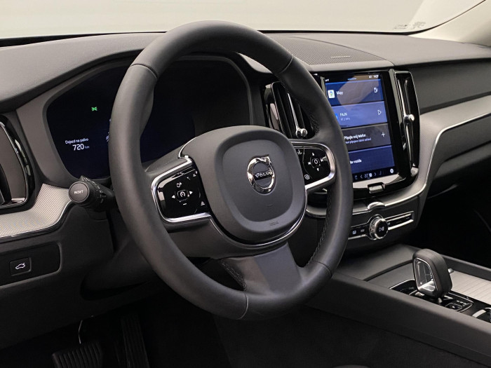 Volvo XC60 B4 AWD PLUS DARK AUT 1.maj