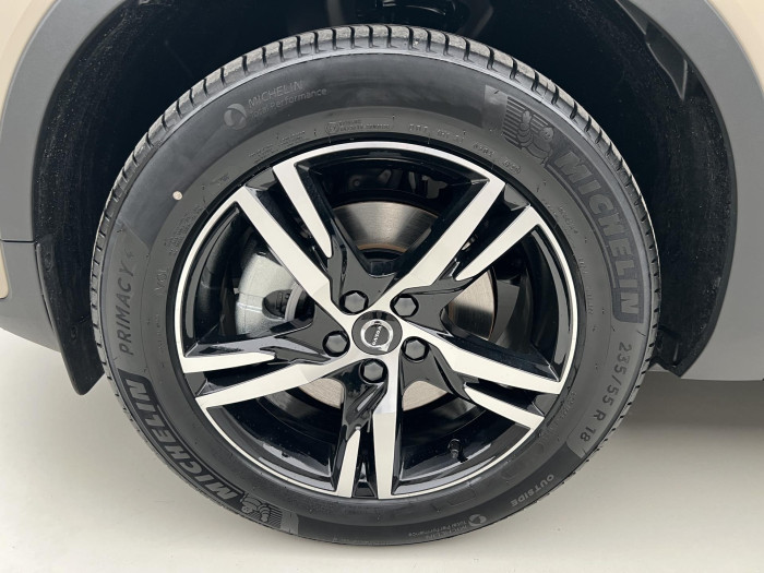 Volvo XC40 B3 DARK PLUS AUT