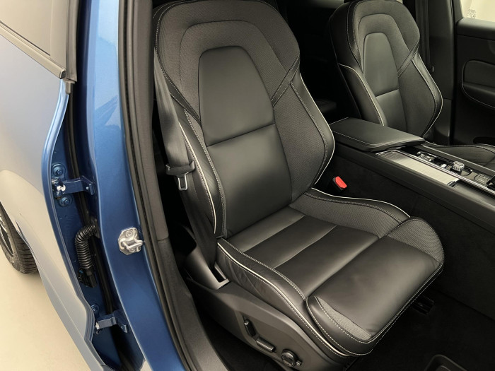 Volvo XC60 B4 AWD R-DESIGN AUT