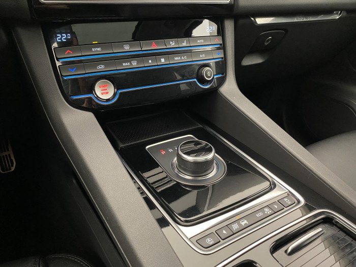 Jaguar F-Pace 25t AWD AUT