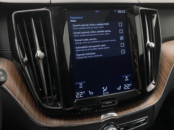Volvo XC60 B4 AWD INSCRIPTION REZERVACE