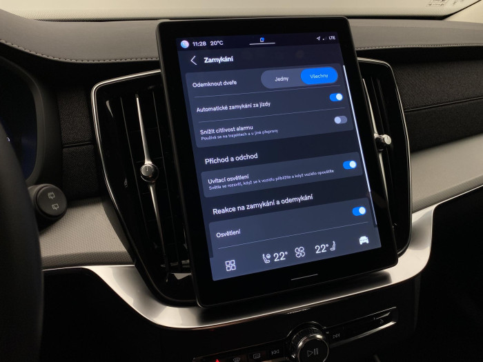 Volvo XC90 T8 AWD RECHARGE CORE AUT CZ 7m