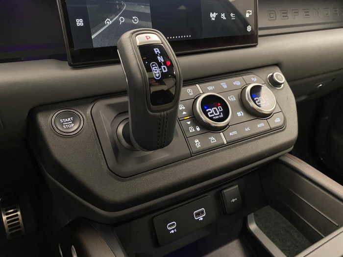 Land Rover Defender 110 D300 X-DYNAMIC HSE AWD 7m 3.0 d Dynamic