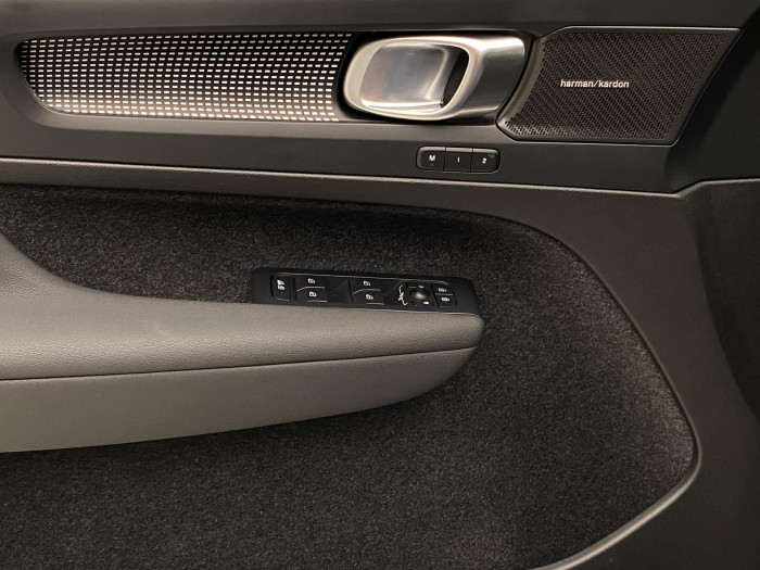 Volvo XC40 B3 DARK ULTRA AUT CZ