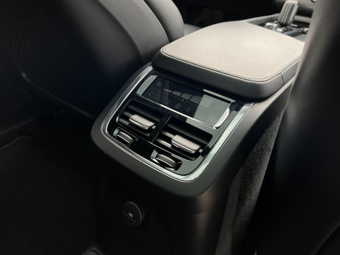 Volvo XC90 T8 AWD R-DESIGN Aut REZERVACE