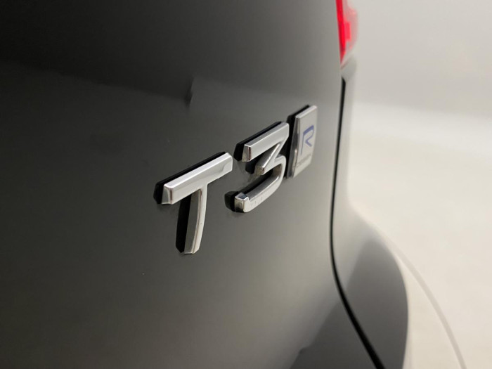 Volvo XC40 T3 R-DESIGN AUT REZERVACE