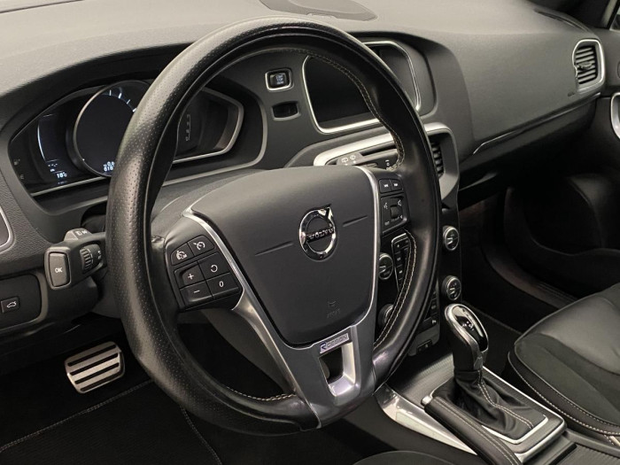 Volvo V40 T3 R-DESIGN AUT 1.maj.