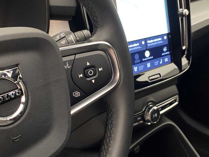 Volvo XC40 B3 DARK PLUS AUT CZ