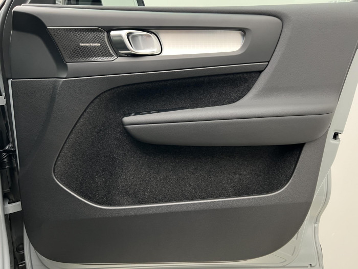 Volvo XC40 B4 DARK ULTRA AUT