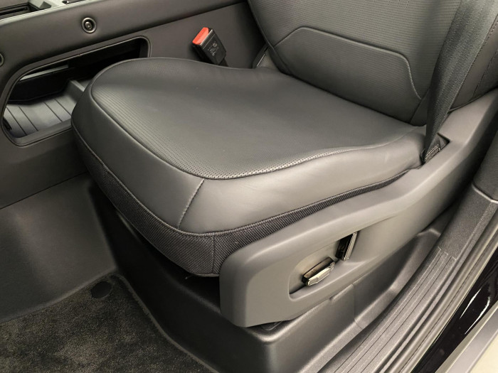 Land Rover Defender OCTA BLACK P635