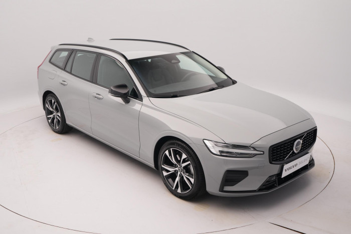 Volvo V60 B4 PLUS DARK CZ 1.maj