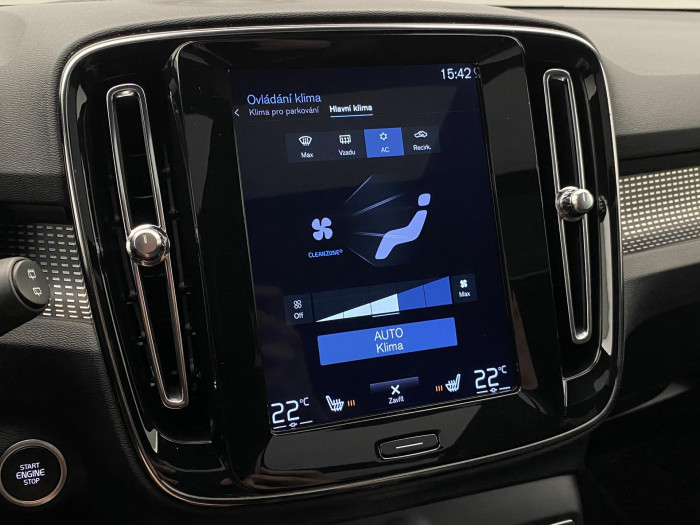 Volvo XC40 T4 AWD R-DESIGN REZERVACE