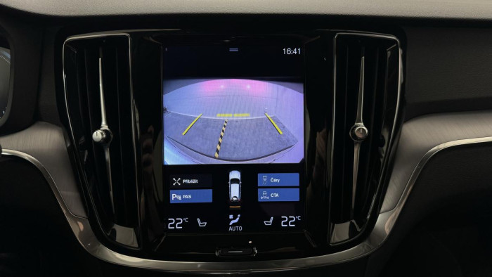 Volvo V60 T6 AWD RECHARGE AT REZERVACE 2.0 AT