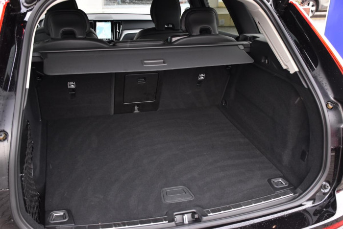 Volvo XC60 B4 AWD DARK PLUS AUT REZERVACE 2.0 Plus
