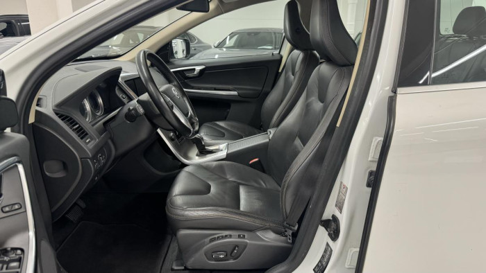 Volvo XC60 D5 AWD SUMMUM REZERVACE 2.4 d Summum