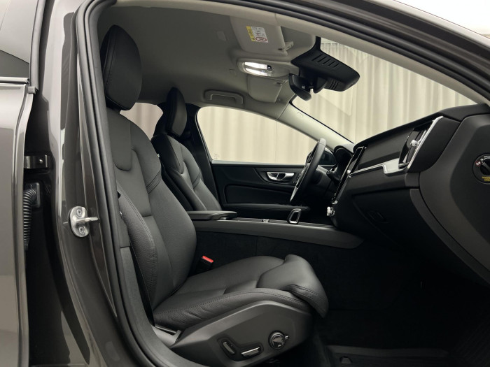 Volvo V60 B4 PLUS DARK AUT 1.maj.