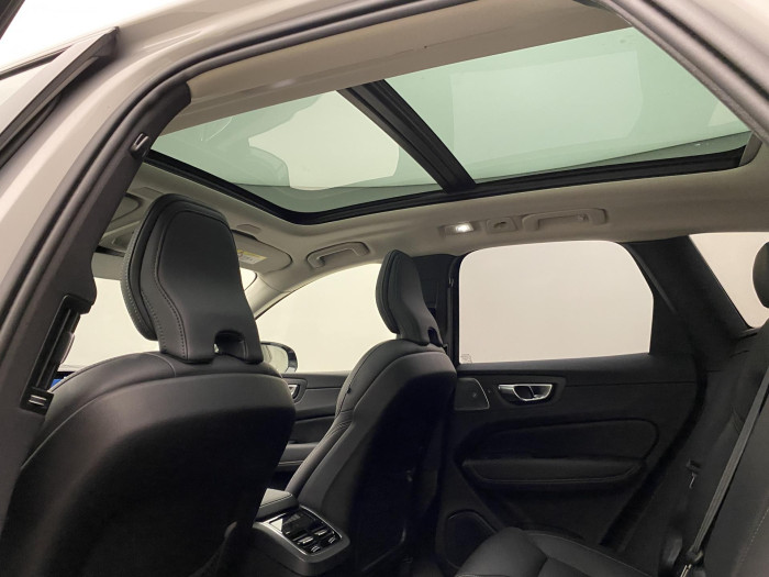 Volvo XC60 B5 AWD ULTRA DARK AUT CZ 1.maj
