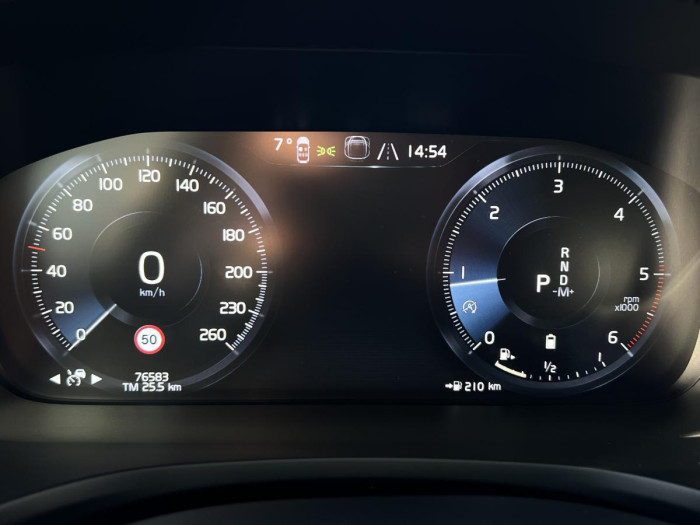 Volvo V60 CROSS COUNTRY B4 AWD REZERVACE