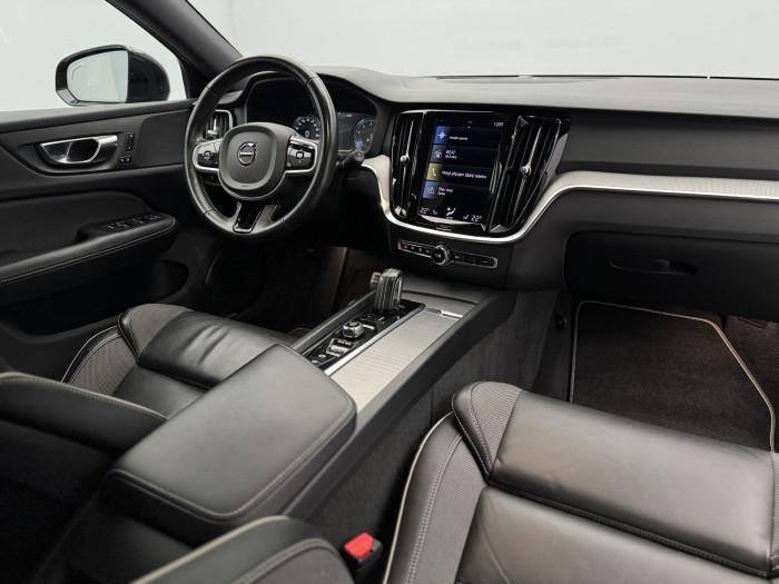 Volvo V60 B4 R-DESIGN AUT REZERVACE