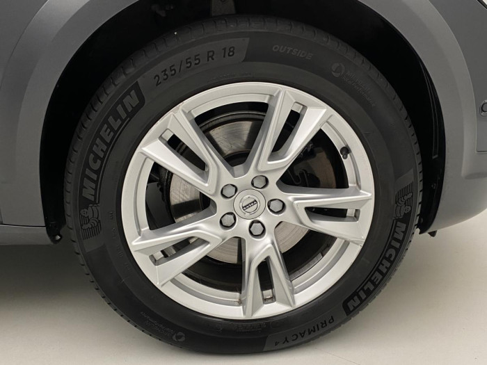 Volvo V90 CC D4 AWD MOMENTUM REZERVACE 2.0 d CC CC Momentum