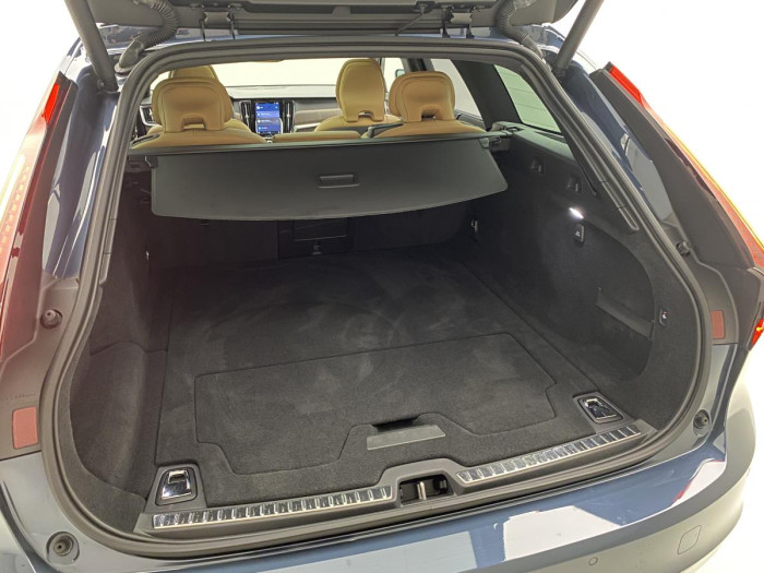 Volvo V90 T6 AWD RECHARGE REZERVACE