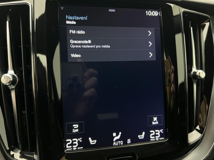 Volvo XC60 T5 AWD MOMENTUM PRO AUT CZ 2.0 Momentum