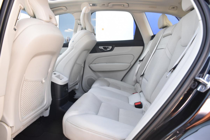 Volvo XC60 T8 AWD TWIN ENG. REZERVACE