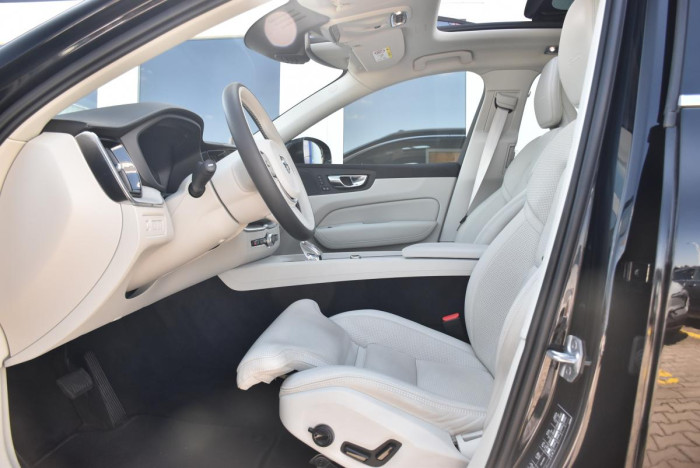 Volvo XC60 T8 AWD TWIN ENG. REZERVACE