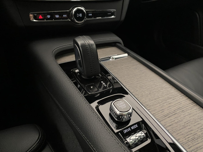 Volvo V90 CC B4 AWD MOMENTUM  REZERVACE 2.0 CC CC Momentum
