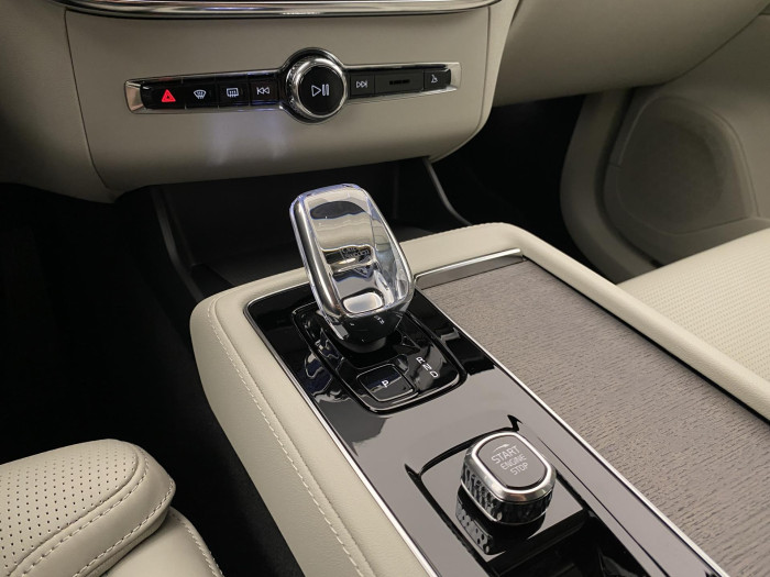 Volvo XC90 T8 AWD RECHARGE DARK PLUS 7m