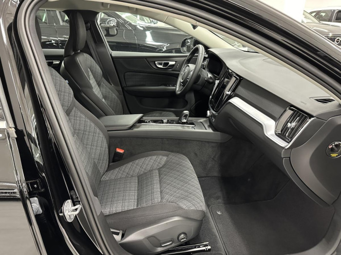 Volvo V60 B3 CORE AUT REZERVACE