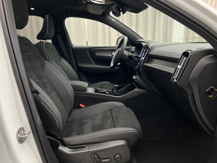 Volvo XC40 B3 ULTRA DARK AUT CZ