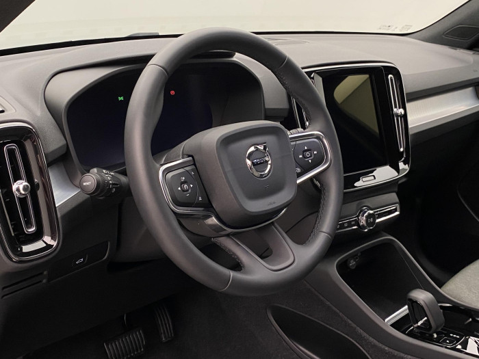 Volvo XC40 B3 DARK PLUS AUT CZ