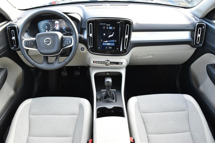Volvo XC40 D3 MOMENTUM 1.maj. REZERVACE 2.0 d Momentum
