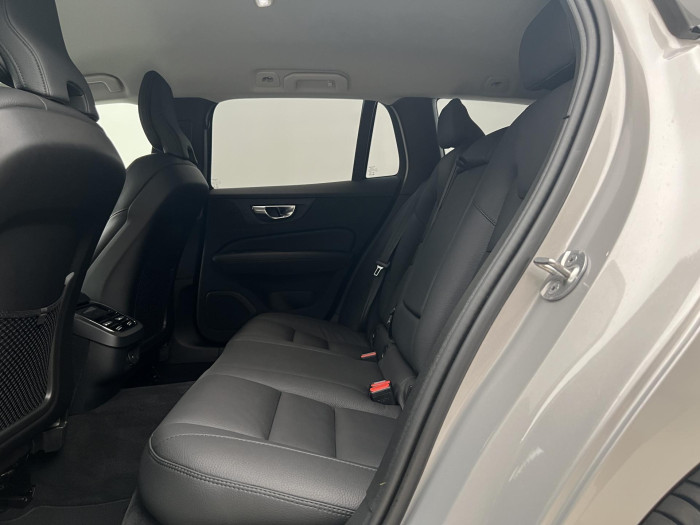 Volvo V60 B4 PLUS DARK AUT 1.maj.