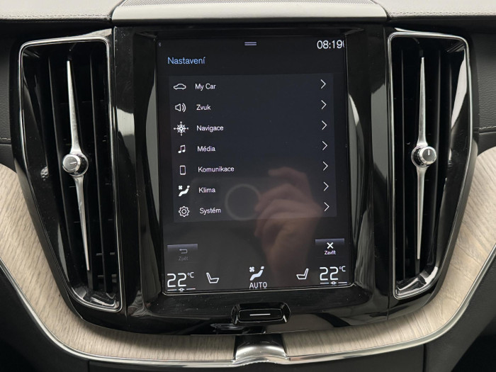 Volvo XC60 B4 INSCRIPTION AUT CZ