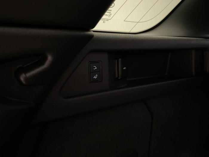 Land Rover Discovery Sport D200 DYNAMIC HSE AWD REZERVACE 2.0 d Dynamic