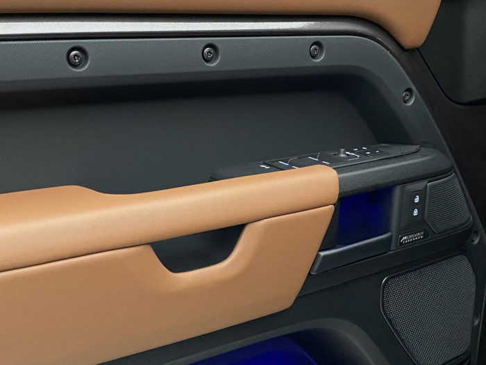 Land Rover Defender P635 OCTA AWD AUT