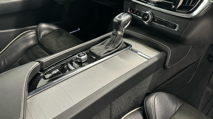 Volvo S90 D4 AWD R-DESIGN AUT REZERVACE 2.0 d