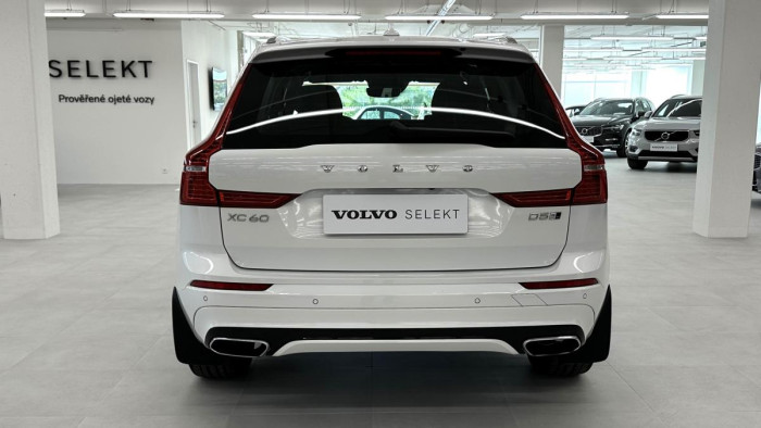 Volvo XC60 D5 AWD R-DESIGN AUT REZERVACE 2.0 d