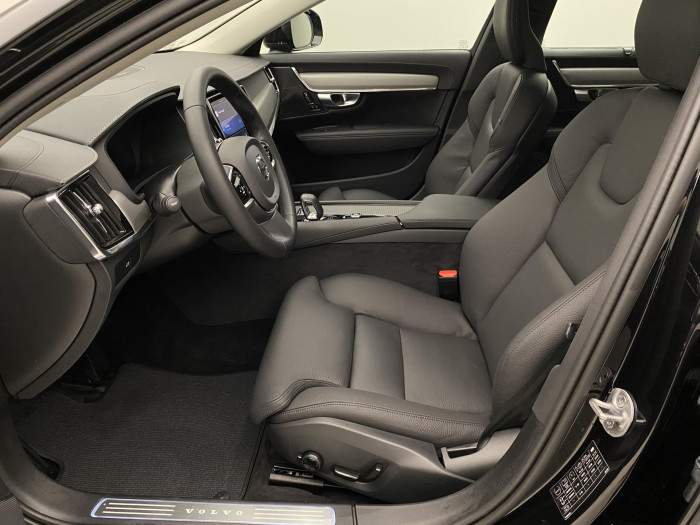 Volvo V90 CC B4 AWD PLUS AUT CZ 1.maj